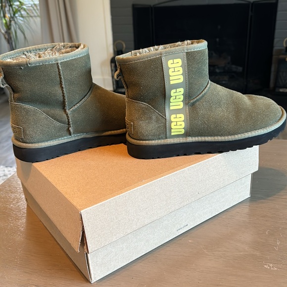 Ugg Classic Mini Side Logo - Picture 7 of 9